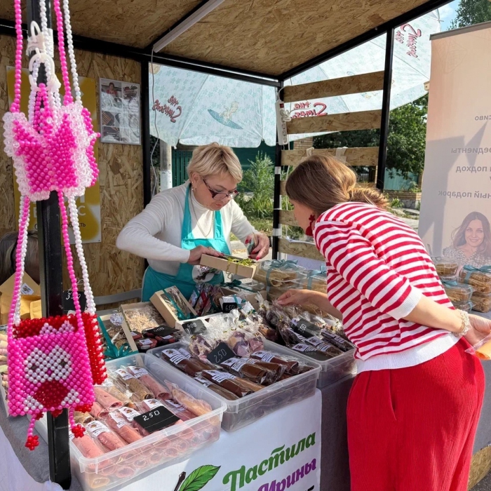 Предприниматели и самозанятые представили свои товары на фестивале креативных индустрий в Кинеле